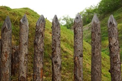Wood fence that hinders enemy invasion