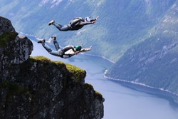 Base jumping Kjerag, Norway