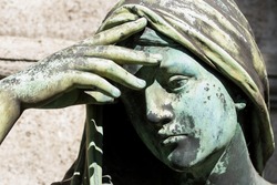 Close up on a statue of a praying woman