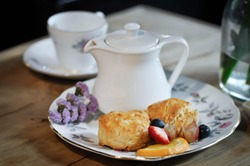 scone with fruit and hot tea