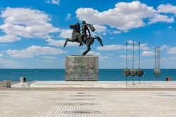 Monument to Alexander the Great on Thessaloniki embankment, Greece (inscription 