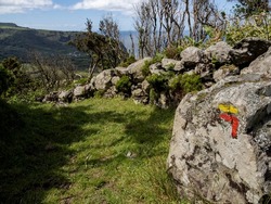 Turn signal painted on a rock on the PR3 trail. It marks the descent to Fajã Grande, at the bottom of the valley the beautiful Fajãzinha.
Flores Island, Portugal.