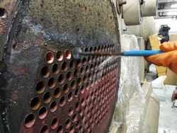 Focus on the Condenser Tube, Cleaning Chiller Condenser Tubes with Brushs - Condenser Tubes Cleaning