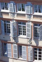 Nine windows on a facade (Toulouse, France)