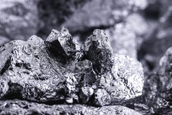 aluminum nugget, ore used in the industry as a structural material in planes, boats, automobiles, Packaging such as aluminum foil, light and resistant metal that does not oxidize