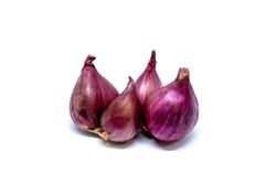 Shallots are ingredients in Thai curry.Shallots are Thai food and Thai herbs.Shallots are food that nourishes blood.Shallots are foods that help fight free radicals.