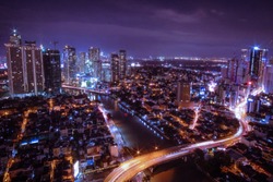 A long exposure shot of the Makati and Mandaluyong districts in Philippines