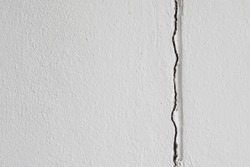 close-up straight crack on the white wall, old wall
