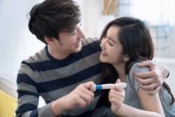 Asian couples were thrilled and delighted to see the results of the pregnancy test, They are going to have children.