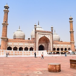 The spectacular architecture of the Great Friday Mosque (Jama Masjid) in Delhi during Ramzan season, the most important Mosque in India, Jama Masjid Mosque, Old town of Delhi 6, India