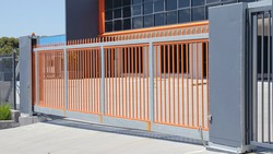 Large automatic commercial sliding gate