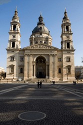 St Stephen's Basilica, Budapest, sunshine.