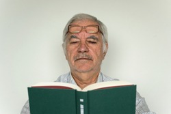 man male senior eye problems read book bad sight treatment help vision loss glaucoma and cataract warning