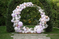 Ouside wedding ceremony. Balloon wedding arch in the garden. Wedding day.