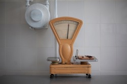 Scales for weighing products. Scales in dining room. Means of measuring gravity. Control scales in kitchen.