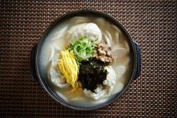 Tteok mandu guk, Korean dumpling and rice cake soup 