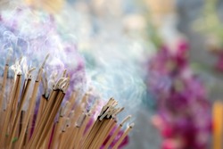 Many incense sticks were lit to perform Buddhist rituals, Smoke from a large amount of incense, Asian beliefs about Buddhist rituals, Religious ceremony