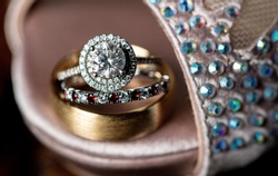 Bride and groom wedding rings jewlery