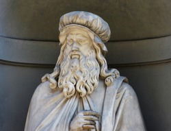 Leonardo Da Vinci, statue in the Uffizi Gallery courtyard, Florence, Italy 