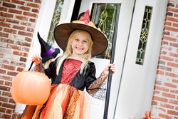 Halloween: Little Girl Witch Ready For Trick Or Treat