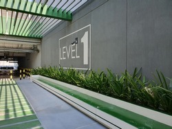 Sign of parking and mall level 1