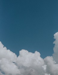 Cloudy blue sky mobile phone wallpaper