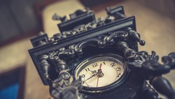Decorative Vintage Wooden Wall Clock 