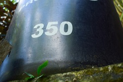 a water storage area containing the number 350. The number 350 means that the water capacity that can be accommodated is 350 liters. enough for daily household needs