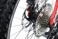 Bicycle gear to increase or decrease speed can adjust the speed to step.