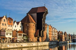 Famous historic Medieval port Crane (Żuraw / Krantor) - one of the Gdańsk water gates. Sunny morning on the Motlava River. Old town Gdansk (Gdańsk / Danzig), Poland (Polska / Polen).