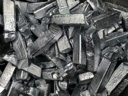 Aluminiums alloy scrap of casting automotive parts in scrap bucket