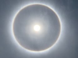 A circular Halo around the Sun , Natural light  phenomena around the Sun