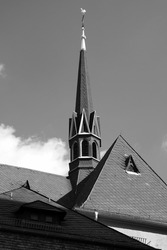 A grayscale of the Catholic Church tower in Frankfurt am Main, Hesse