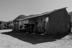 A grayscale shot of a century-old house in the municipality of Cabildo in Fissure, Chile