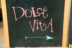 handwritten Dolce Vita ('sweet life') chalkboard sign with arrow