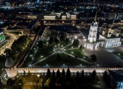 Tula Kremlin. Promenade in the Park. Night. Street lights. Night lights. Night city.