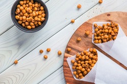 
Healthy baked spiced chickpeas with a variety of spices, a high-protein fit snack. 