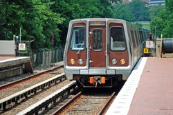 Metro unit leaves station