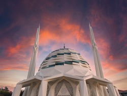 Marmara University Faculty of Theology Mosque in Altunizade Modern landmark mosque.