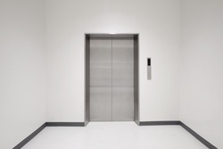 Closing elevator doors