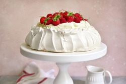 Meringue cake 