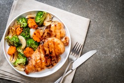 griled chicken breast steak with vegetable (broccoli,carrot,onions)