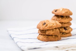 cookies with raisin and roasted cashew nuts