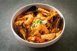 Jjamppong -  Korean Seafood Noodle Soup - Korean food style