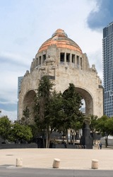Vertical view of the emblematic Monument to the Revolution in downtown Mexico City.