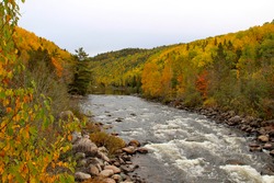 A drive-through Northern Ontario at the North shore of Lake Huron and the little white river during the autumn and the colour changes of the leaves￼
