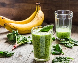green smoothie with spinach, banana and peanut milk, clean eating, , detox