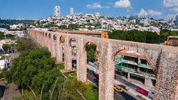 Panoramic photograph of the arches of Queretaro.