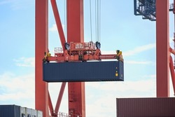 Terminal crane is moving a container in the industrial cargo por Hamburgt, concept for transport, shipping and logistics, coy space, selected focus