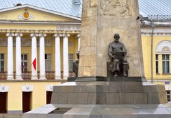 Monument to the 850th anniversary of Vladimir. Sculpture of the ancient Russian architect at the granite obelisk (inscriptions 
